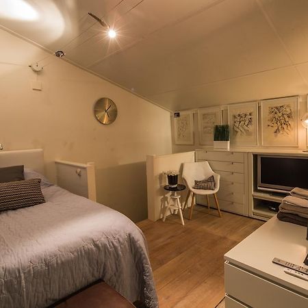 Bed and Breakfast Sleep At Slim Amsterdam Exterior foto